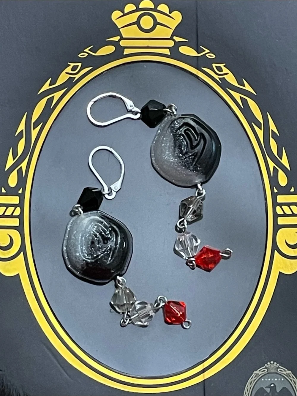 Twisted Wonderland Inspired Groovy Candy Earrings Riddle Rosehearts (Nightmare)